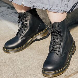 Dr. Martens 1460 Pascal Boots